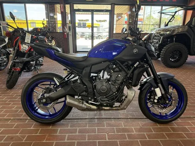2026 Yamaha MT-07 — front three-quarter view