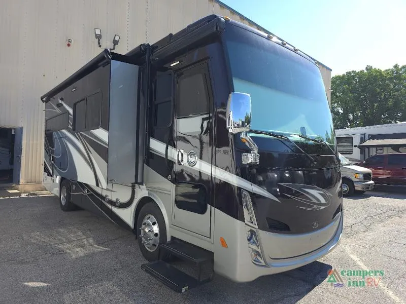 2019 Tiffin Motorhomes Allegro Breeze — front three-quarter view