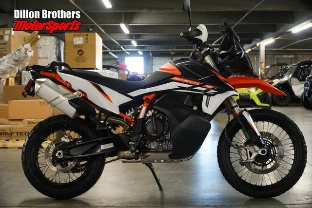 2022 KTM 890 Adventure R — front three-quarter view