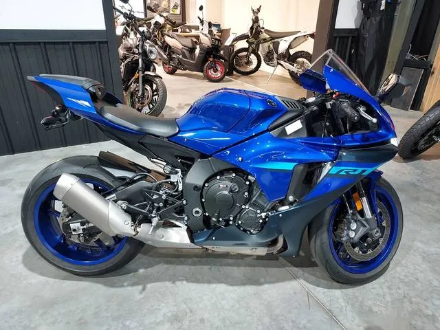 2024 Yamaha YZF-R1 — front three-quarter view