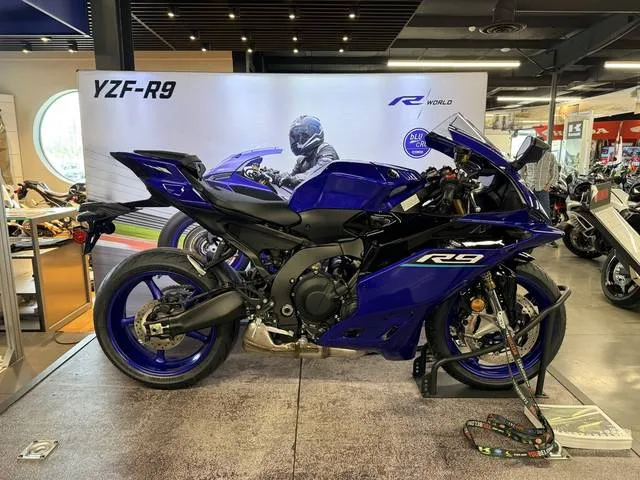 2026 Yamaha YZF-R9 — front three-quarter view