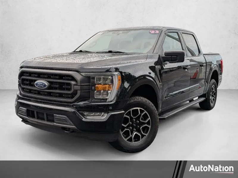 2023 Ford F-150 XLT 4WD SuperCrew 5.5' Box in Agate Black Metallic — front three-quarter view