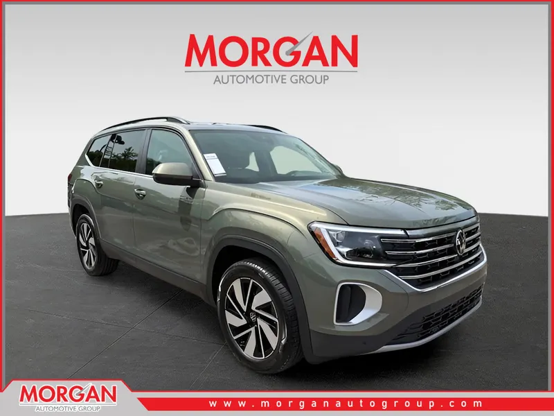 2026 Volkswagen Atlas 2.0T SE w/Technology in Green — front three-quarter view