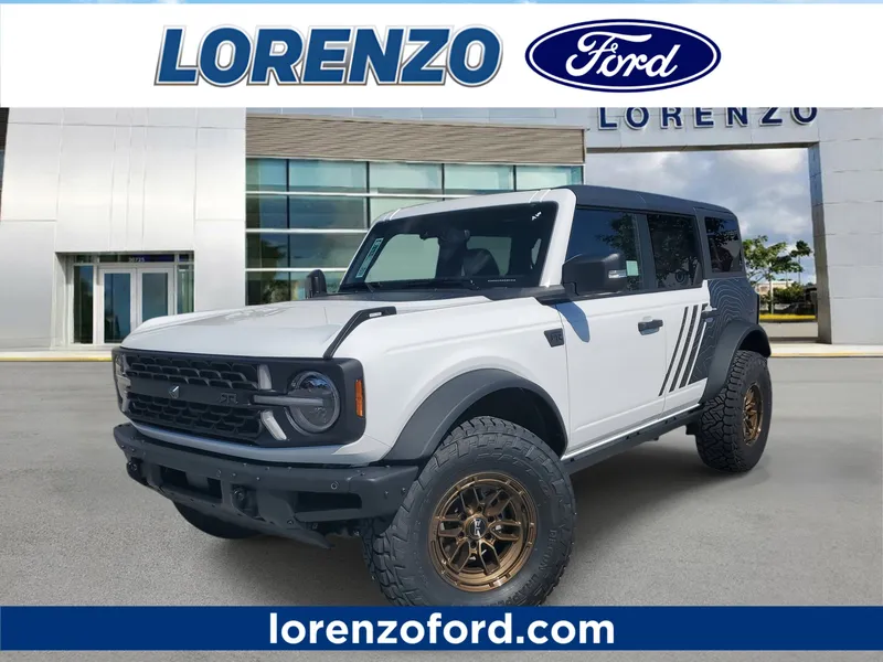 2025 Ford Bronco Badlands in Oxford White — front three-quarter view