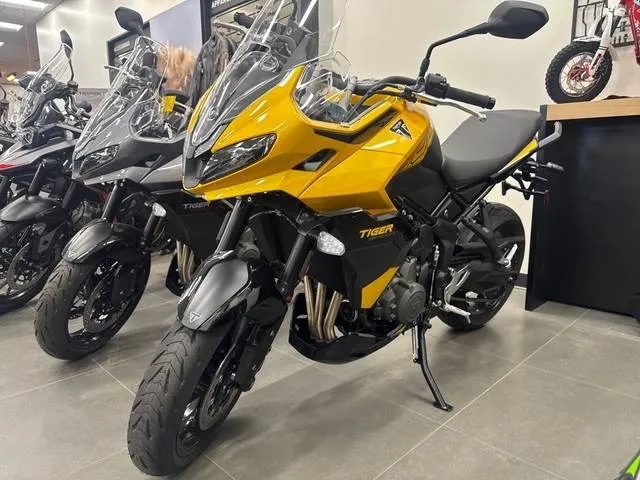 2025 Triumph TIGER SPT — front three-quarter view