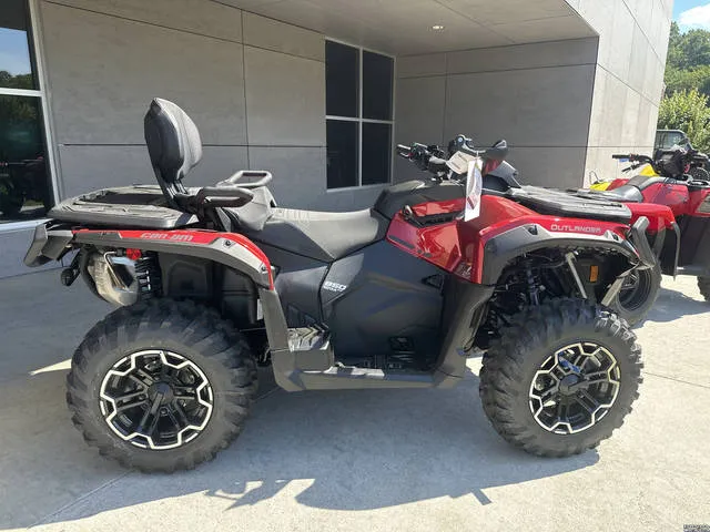2026 Can-Am® Outlander MAX XT 850 — front three-quarter view