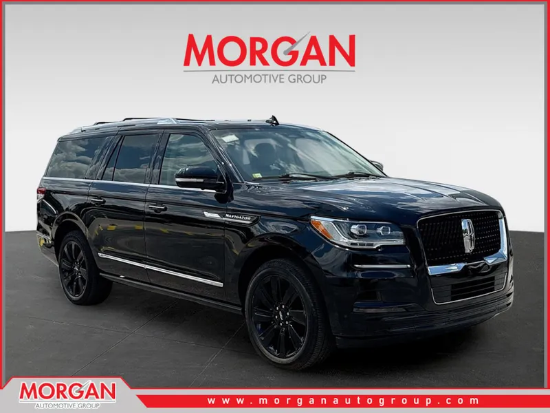 2023 Lincoln Navigator L Reserve in Black Metallic — front three-quarter view