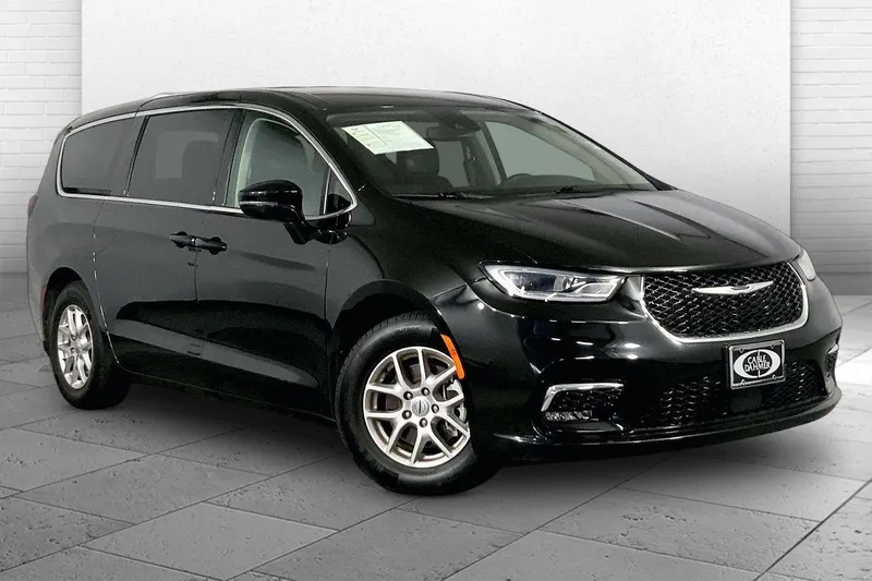 2024 Chrysler Pacifica Touring L in Diamond Black Cry — front three-quarter view