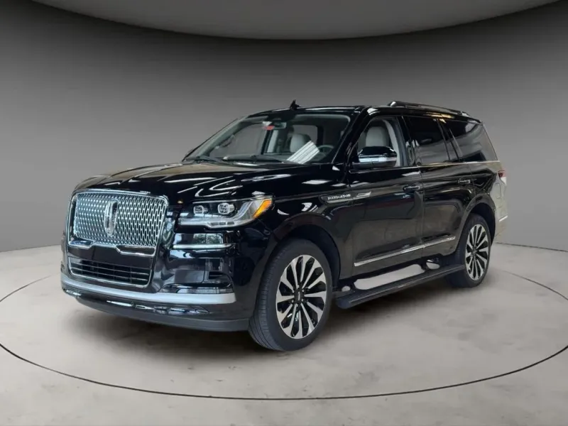 2024 Lincoln Navigator Reserve in Black Metallic — front three-quarter view