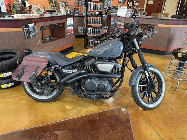 2023 Yamaha Bolt R-Spec — front three-quarter view