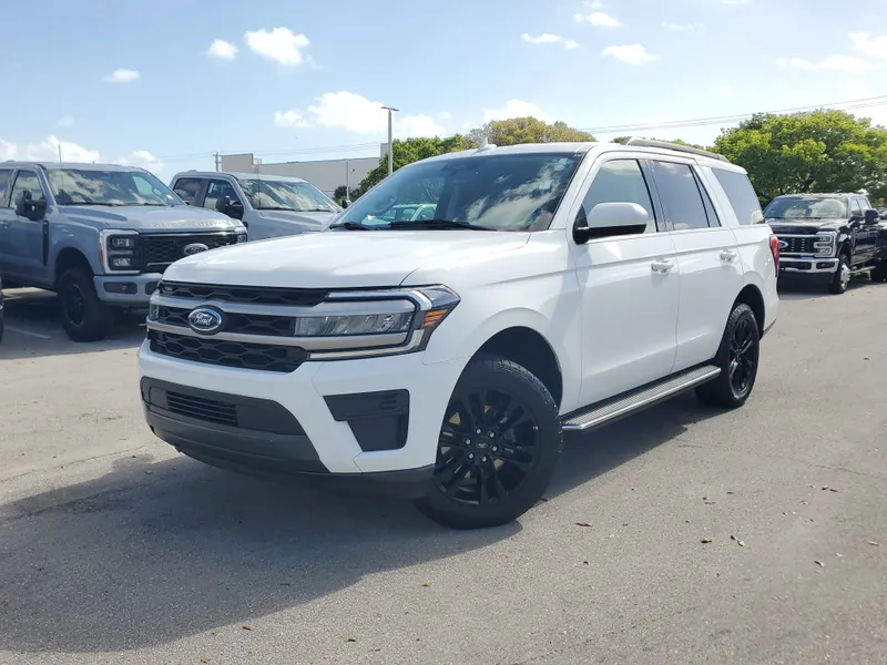 2022 Ford Expedition XLT in Oxford White — front three-quarter view