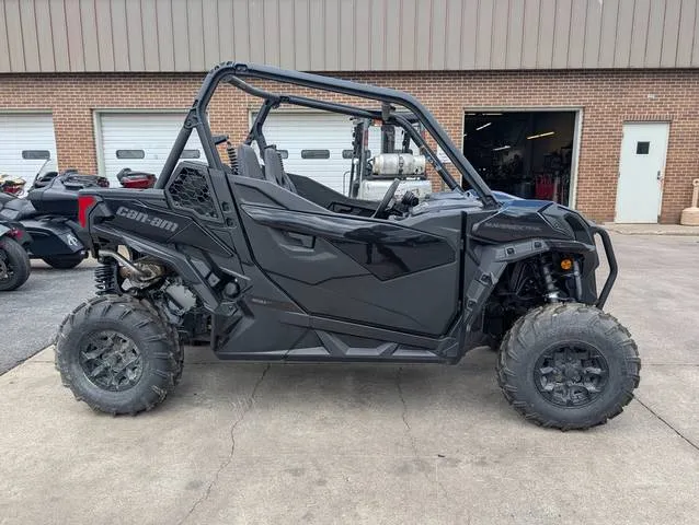 2026 Can-Am® Maverick Trail DPS 1000R — front three-quarter view