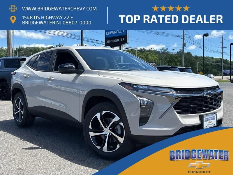 2026 Chevrolet Trax 1RS in White Sands — front three-quarter view