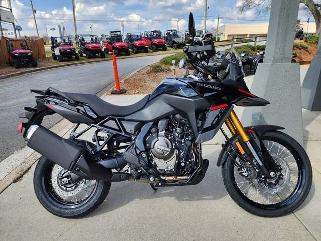 2025 Suzuki V-STROM 800DE — front three-quarter view