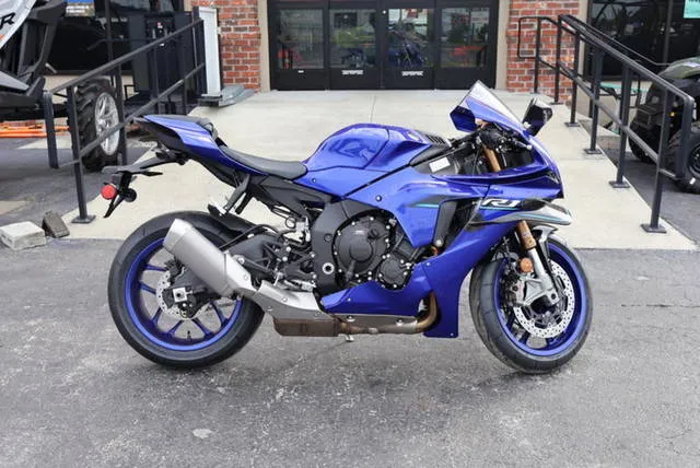 2026 Yamaha YZF-R1 — front three-quarter view