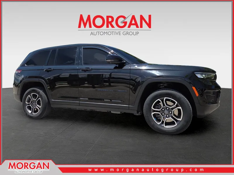 2022 Jeep Grand Cherokee Trailhawk 4xe in Black — front three-quarter view