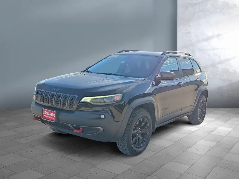2019 Jeep Cherokee — front three-quarter view