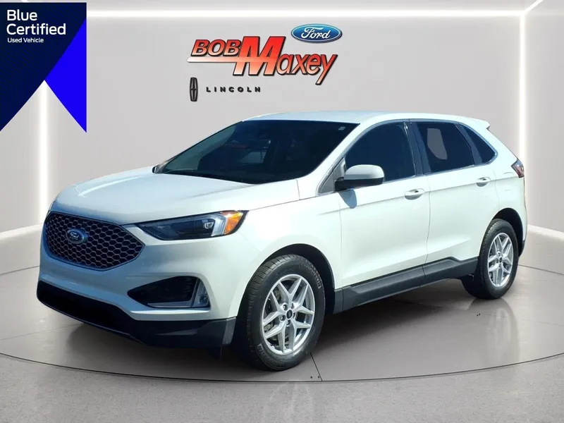 2023 Ford Edge SEL in Star White Metallic Tri-Coat — front three-quarter view