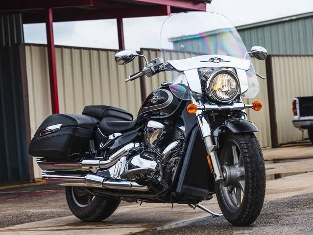 2018 Suzuki Boulevard C90T — front three-quarter view