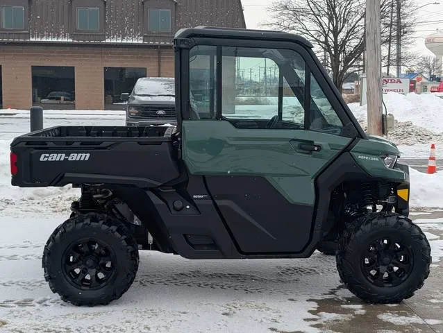 2026 Can-Am® Defender DPS CAB HD10 — front three-quarter view