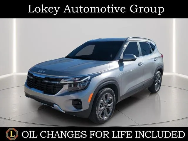 2024 Kia Seltos S in Steel Gray — front three-quarter view
