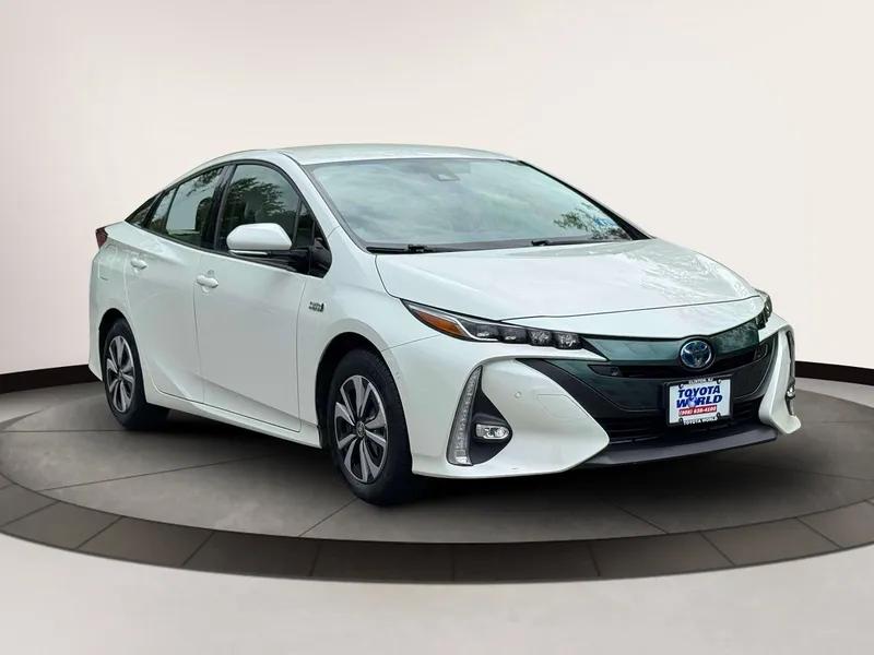 2018 Toyota Prius Prime Advanced (Natl) in White — front three-quarter view