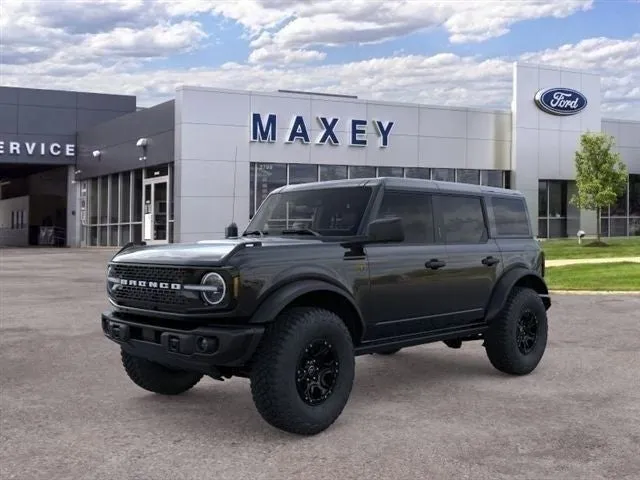 2026 Ford Bronco Badlands® in Shadow Black — front three-quarter view