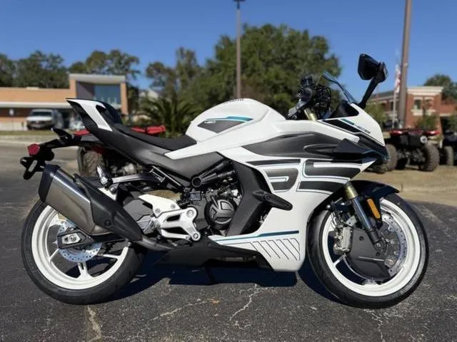 2026 CFMOTO 450SS — front three-quarter view