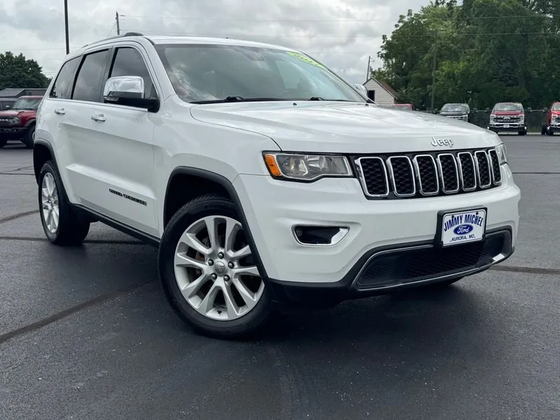 2017 Jeep Grand Cherokee Limited in Bright White Clearcoat — front three-quarter view