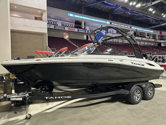 2026 Tahoe® 210 S — front three-quarter view