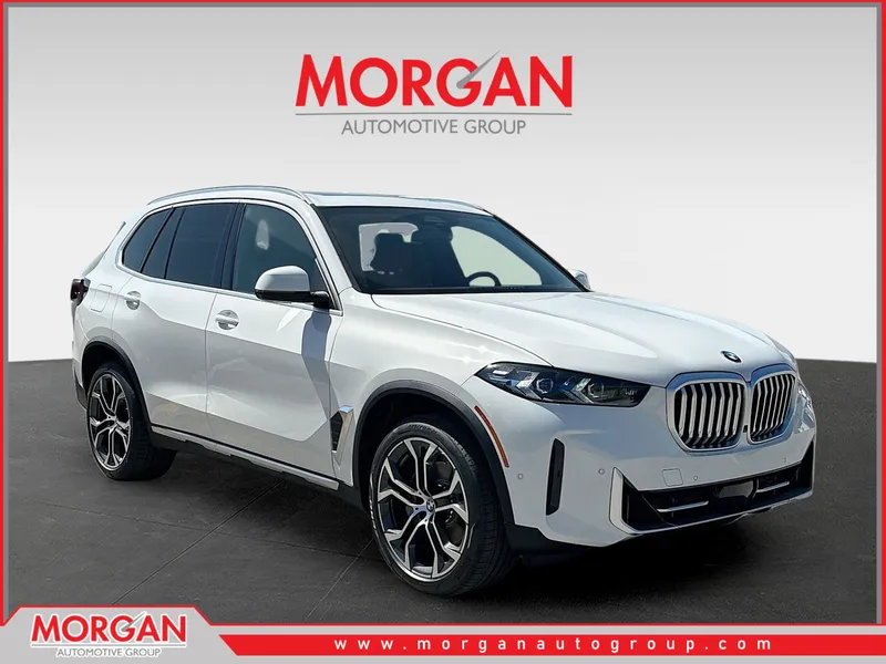2026 BMW X5 sDrive40i in Alpine White — front three-quarter view