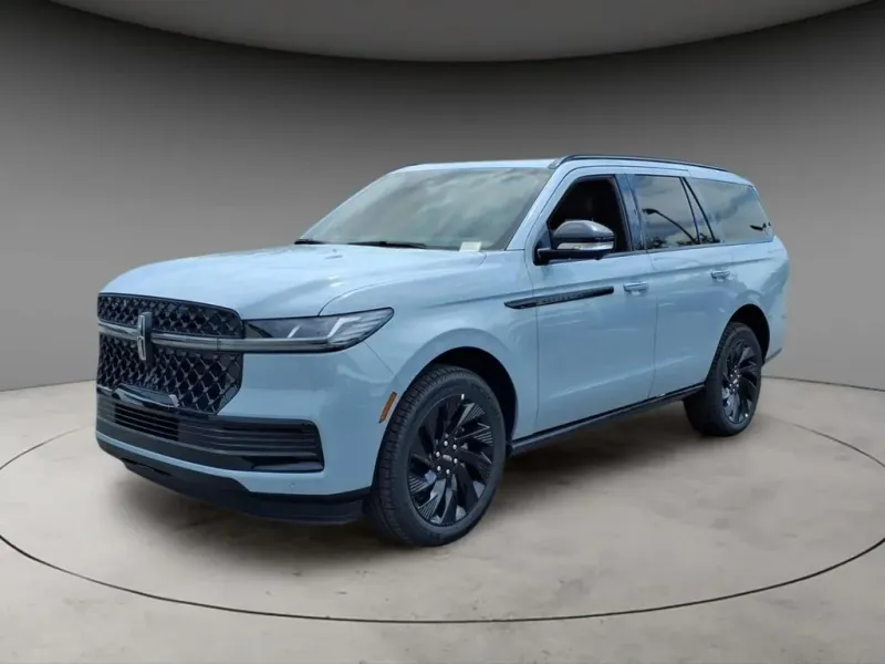 2026 Lincoln Navigator Reserve in Gray Mist — front three-quarter view