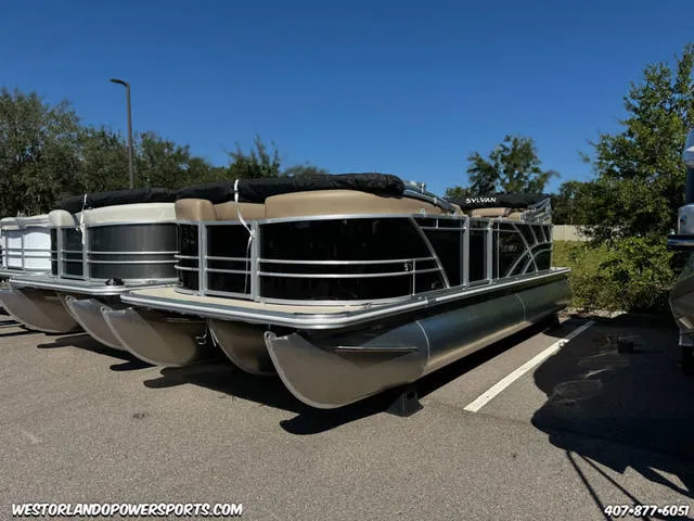 2025 Sylvan 822 LZ — front three-quarter view