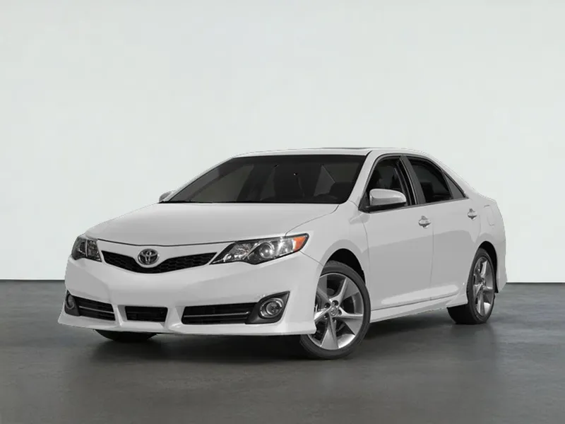 2014 Toyota CAMRY SE in Super White — front three-quarter view
