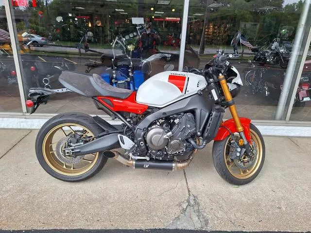 2024 Yamaha XSR900 — front three-quarter view