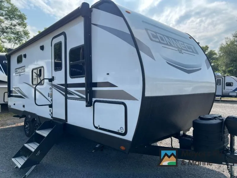 2023 KZ Connect SE C211MKSE — front three-quarter view