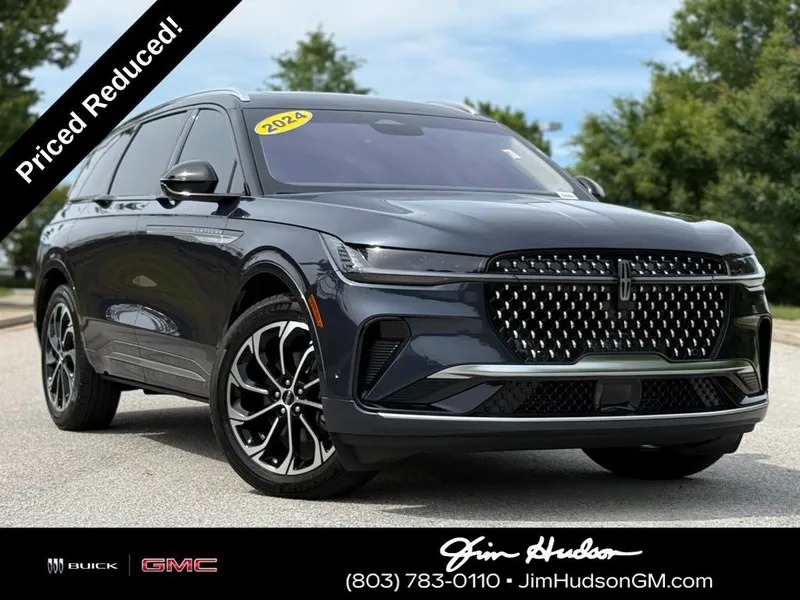 2024 Lincoln Nautilus Reserve in Blue — front three-quarter view