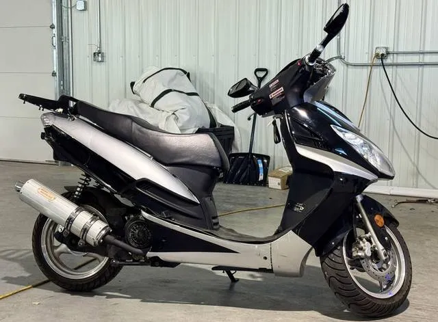 2018 Eagle YN150T Scooter — front three-quarter view