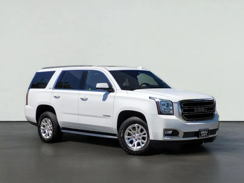 2018 GMC YUKON SLT in Summit White — front three-quarter view