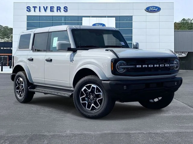 2026 Ford Bronco Outer Banks in Avalanche Gray — front three-quarter view