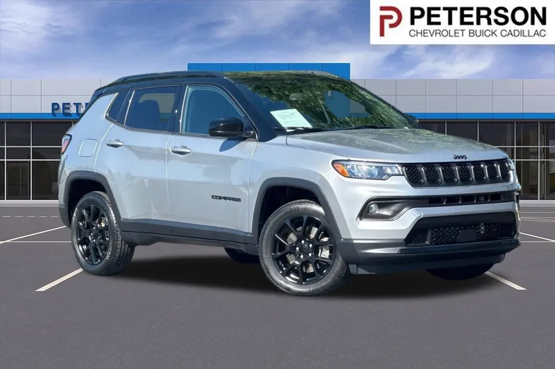 2023 Jeep Compass Altitude 4x4 in Silver — front three-quarter view
