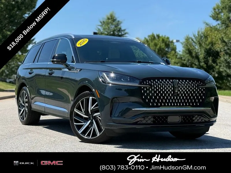 2025 Lincoln Aviator Black Label in Green — front three-quarter view