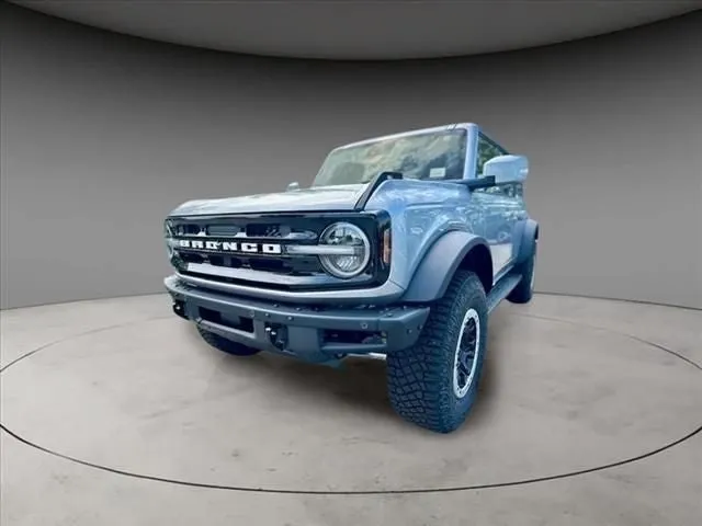 2024 Ford Bronco Outer Banks in Silver Metallic — front three-quarter view