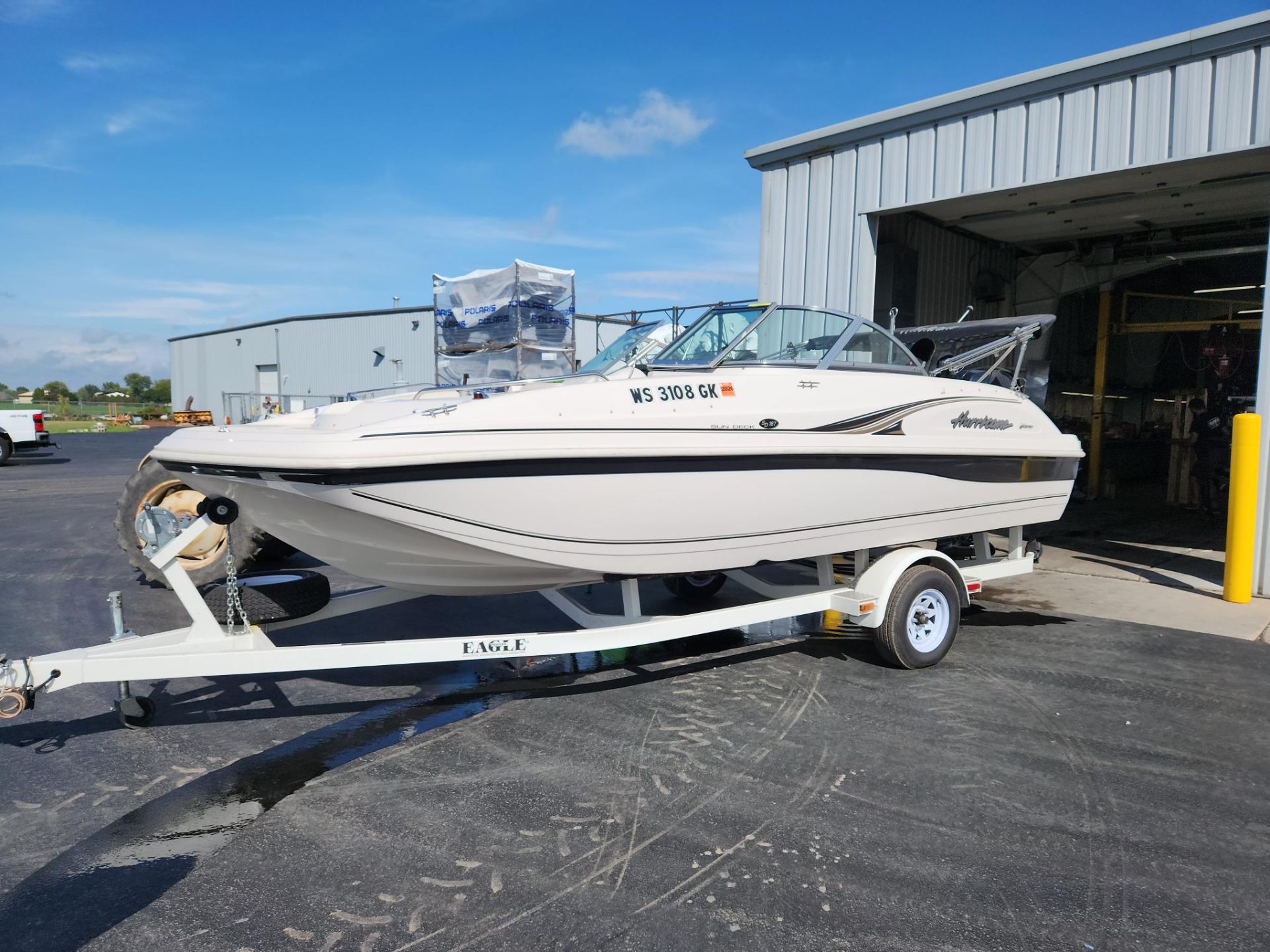 2002 Hurricane SunDeck 187 OB