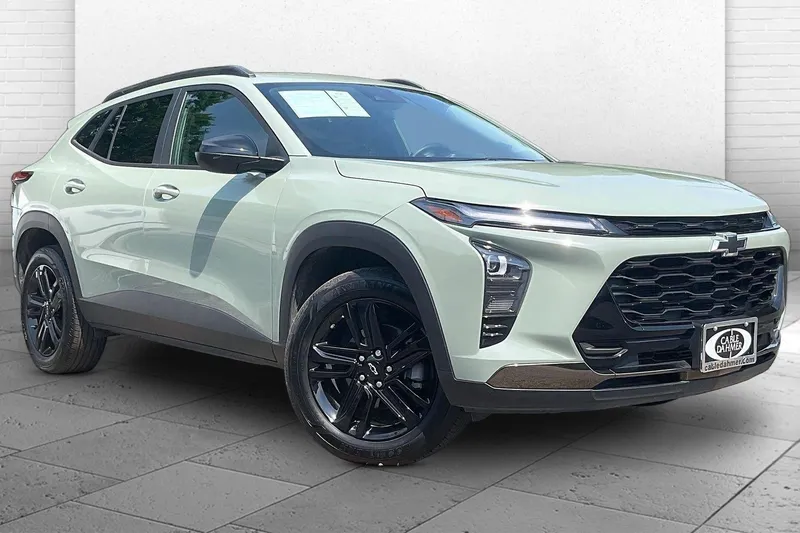2025 Chevrolet Trax ACTIV in Cacti Green — front three-quarter view
