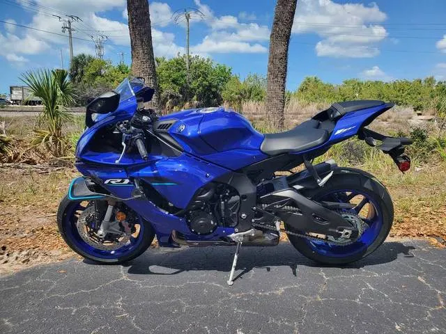 2026 Yamaha YZF-R1 — front three-quarter view
