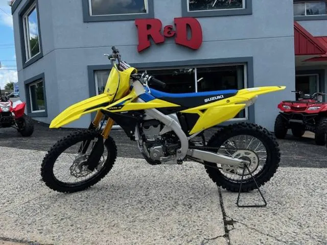 2026 Suzuki RM-Z450 — front three-quarter view