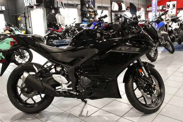 2026 Yamaha YZF-R3 — front three-quarter view