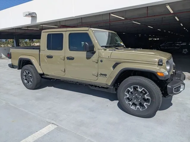 2026 Jeep Gladiator Sahara in 41 Exterior Paint — front three-quarter view