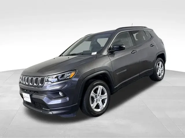 2023 Jeep Compass Latitude in Granite Crystal Metallic Clearcoat — front three-quarter view